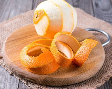 Trucul surprinzător care te scapă de o mare problemă primăvara. De ce trebuie lăsate coji de portocale și lămâi la fereastră