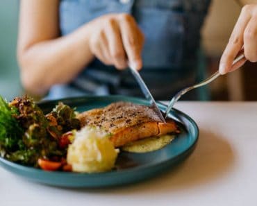 Cum să gătești somonul pentru a păstra beneficiile acizilor grași. Sfaturile de aur ale nutriționiștilor