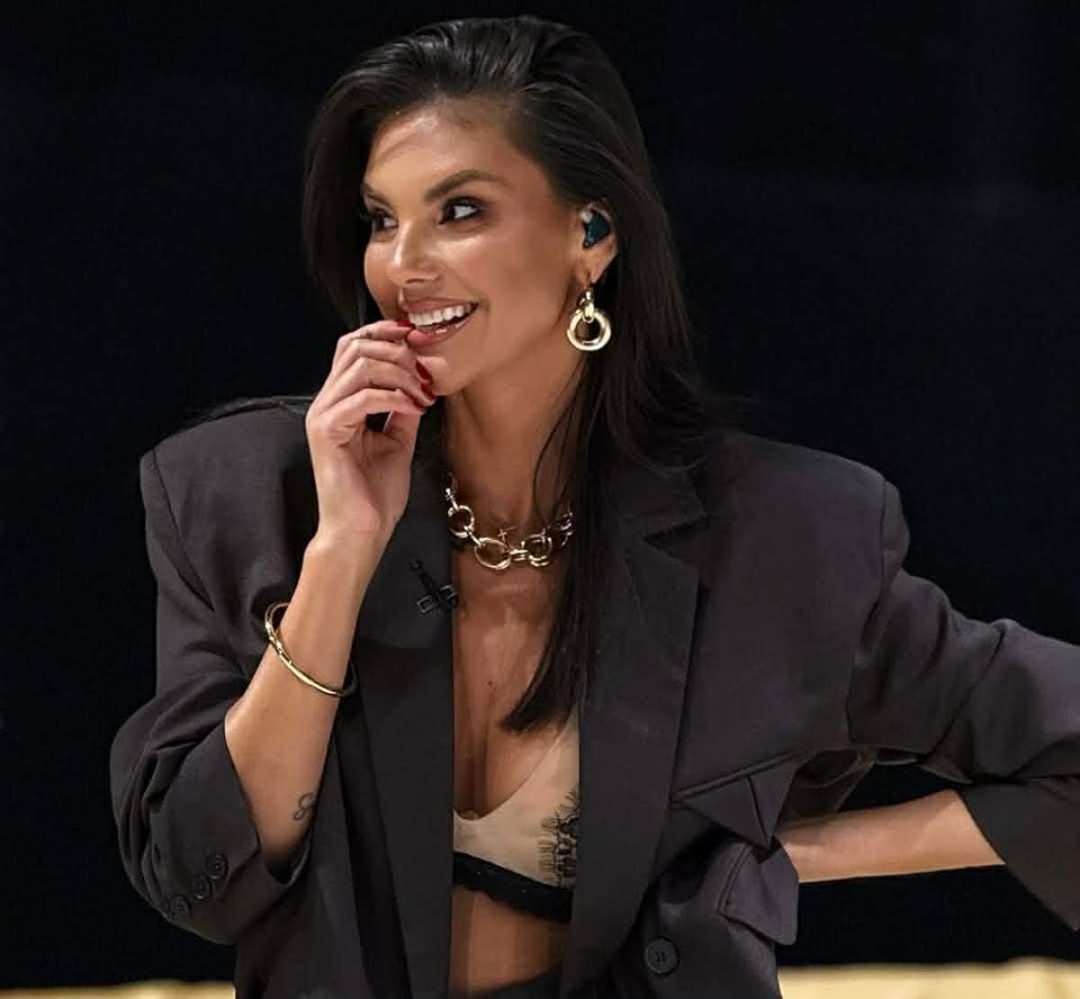 Cât de bine arată Ramona Olaru în costum de baie. Asistenta TV și iubitul se află în Tenerife