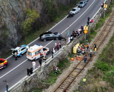 Tragedie în Vâlcea! O tânără însărcinată a murit după un impact frontal între două mașini Tragedie în Vâlcea! O tânără însărcinată a murit după un impact frontal între două mașini