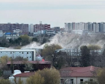 Incendiu puternic în Constanța. Un bloc din cartierul Henri Coandă, proiectul lui Radu Mazăre, a luat foc. Zece răniți, inclusiv trei copii