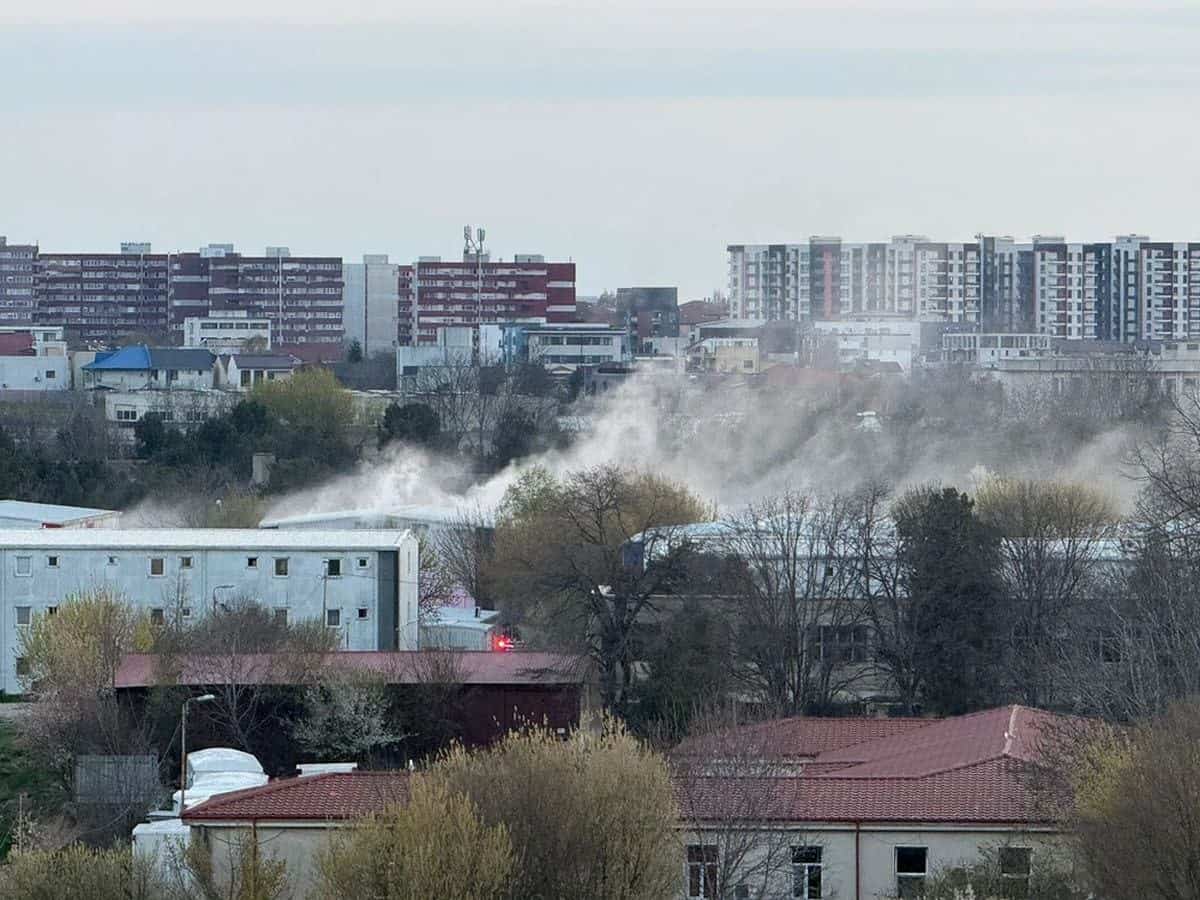 Incendiu puternic în Constanța. Un bloc din cartierul Henri Coandă, proiectul lui Radu Mazăre, a luat foc. Zece răniți, inclusiv trei copii
