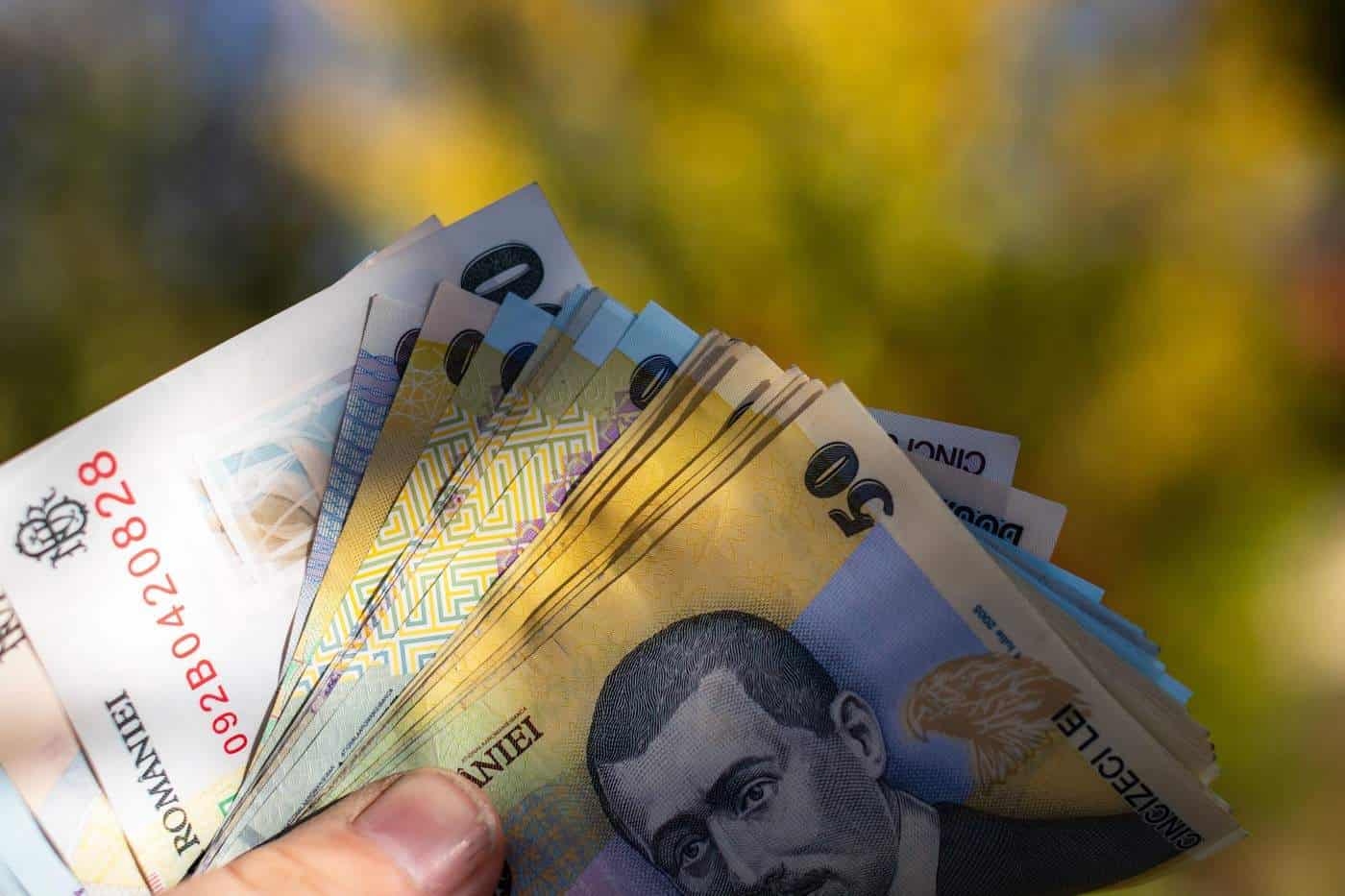 Se dau bani de la stat începând din mai 2026! Cine poate primi lunar suma de 925 lei