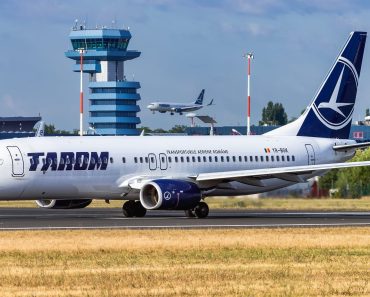 Scandal uriaș la Tarom. Copilot suspendat după o alertă în zbor cu 100 de pasageri
