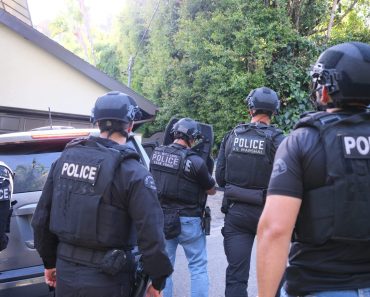 Cântăreț celebru, arestat după ce o fată dezmembrată a fost găsită în portbagajul mașinii lui! Fanii sunt în stare de șoc