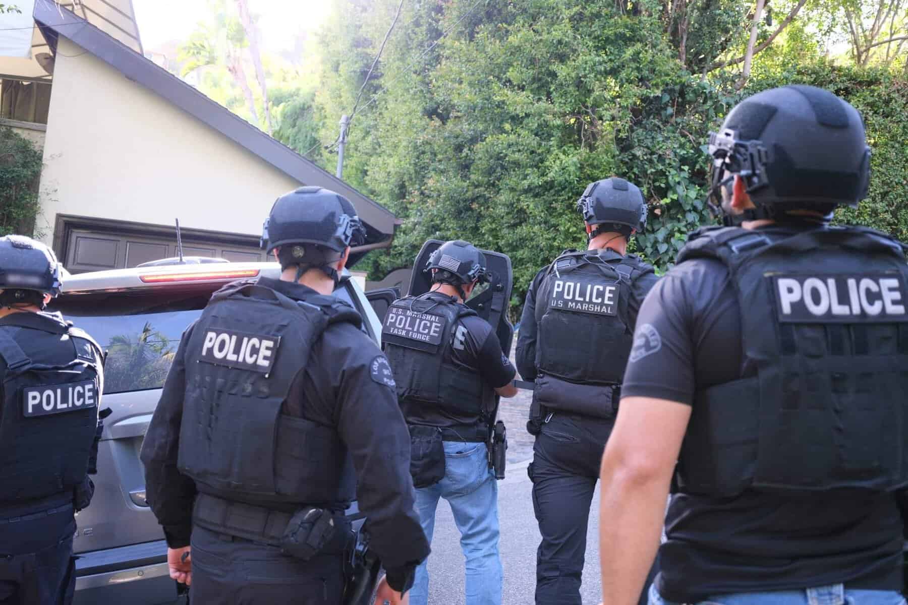 Cântăreț celebru, arestat după ce o fată dezmembrată a fost găsită în portbagajul mașinii lui! Fanii sunt în stare de șoc