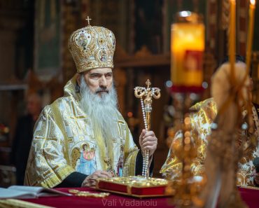 Studenții la Teologie, puși să strângă bani pentru cadoul lui ÎPS Teodosie. La cât ar putea ajunge suma totală: „Este extrem de mult”