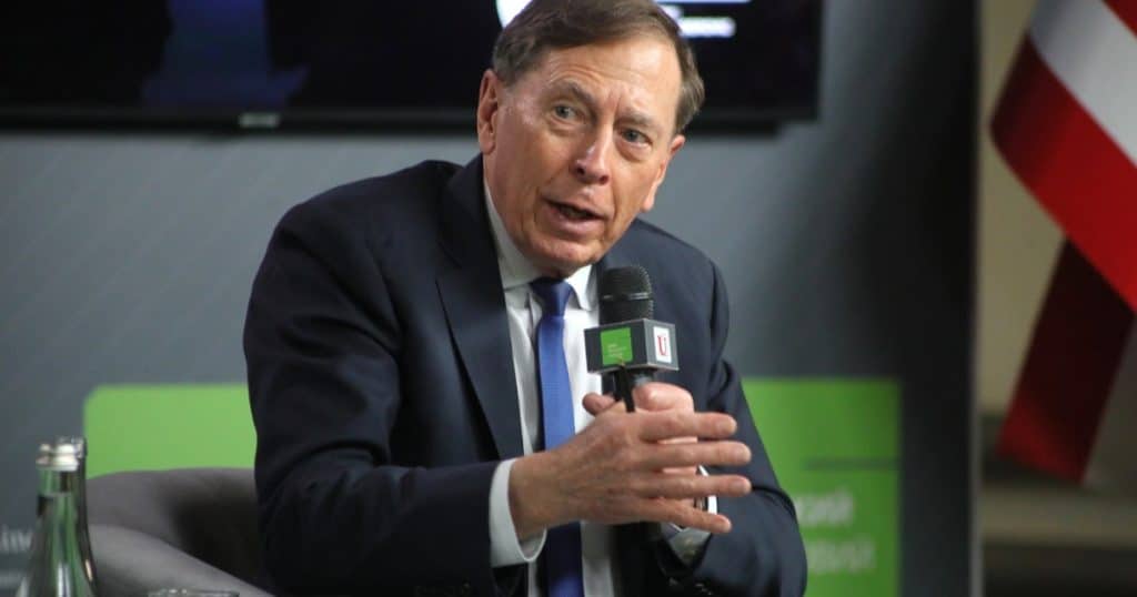 Fost director al CIA: Un acord privind Strâmtoarea Ormuz este încă posibil, dar Iranul nu trebuie să controleze traficul maritim