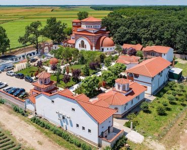 Moment istoric pentru România! Capul Sfântului Gheorghe ajunge pentru prima dată în țara noastră de la Muntele Athos