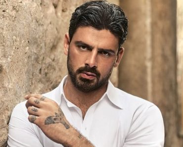 Michele Morrone a „aterizat” în București. Cine este femeia din România care îl face să revină mereu la noi în țară