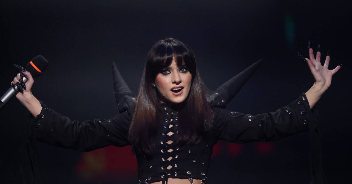 După criticile privind piesa României pentru Eurovision, Alexandra Căpitănescu a lansat o nouă versiune a melodiei „Choke Me”