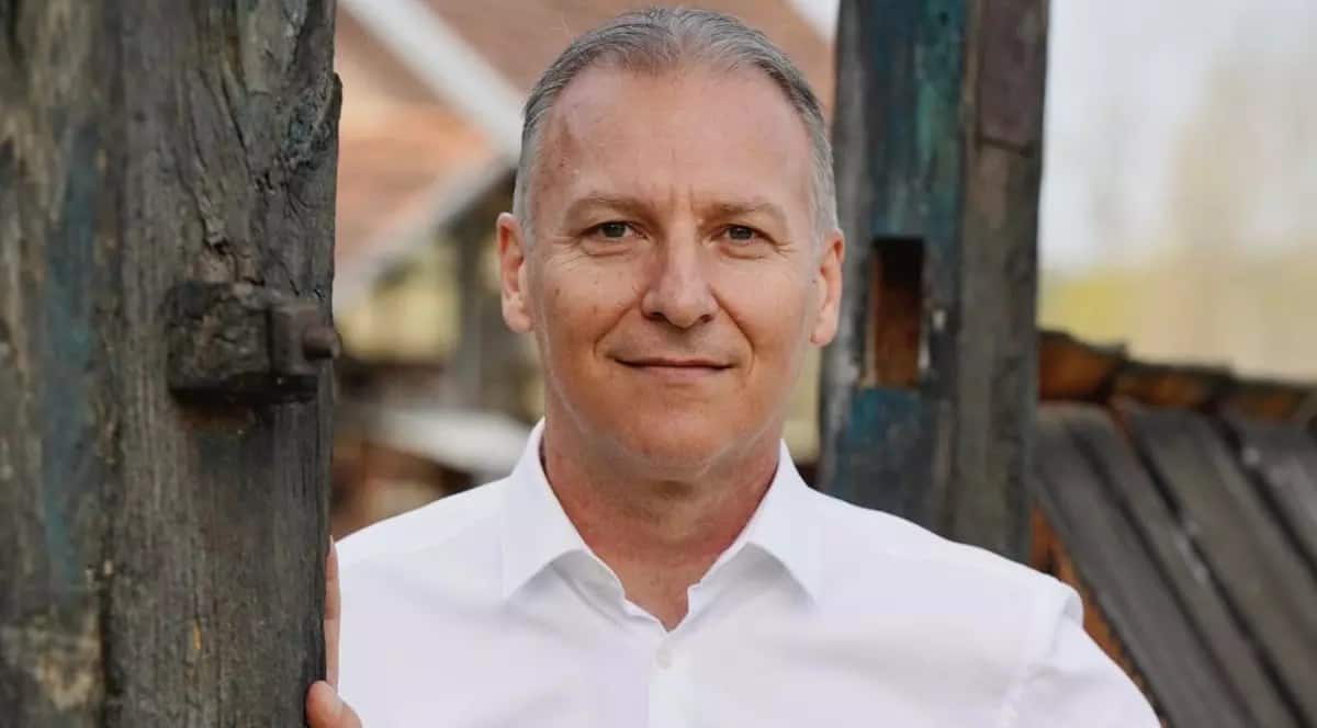 Artist de muzică populară, în vizorul DNA. Percheziții într-un dosar de corupție și spălare de bani