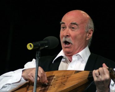 Tudor Gheorghe, transportat de urgență la spital. Celebrul artist ar fi căzut în baia unui hotel