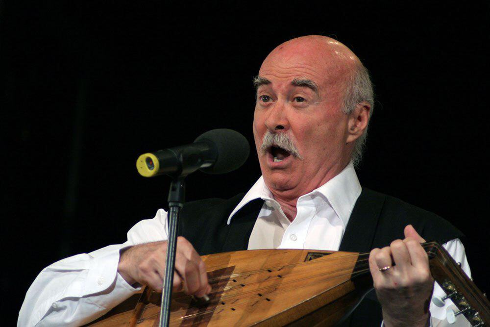 Tudor Gheorghe, transportat de urgență la spital. Celebrul artist ar fi căzut în baia unui hotel