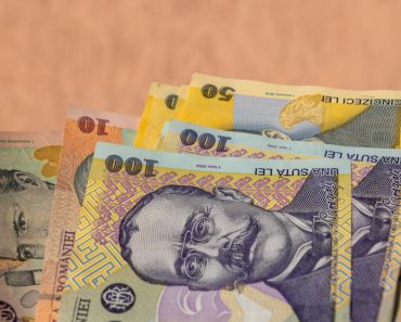 Bani în plus pentru pensionari în mai 2026: Calendarul plăților. Cine beneficiază și de când nu se mai aplică CASS peste 3.000 lei