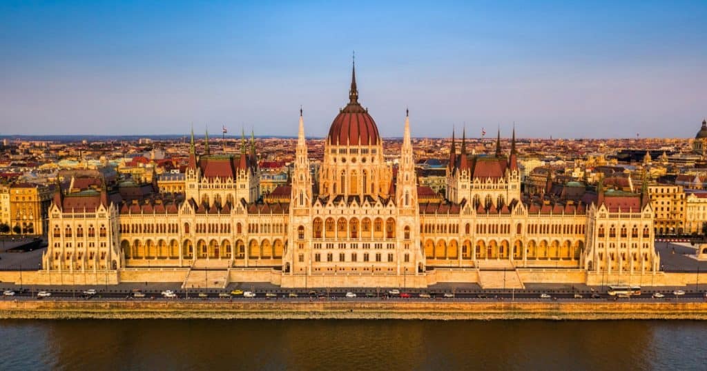 Peter Magyar anunță că un nou drapel va fi arborat pe clădirea Parlamentului de la Budapesta. Cel al Ținutului Secuiesc există deja