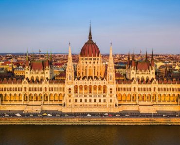 Peter Magyar anunță că un nou drapel va fi arborat pe clădirea Parlamentului de la Budapesta. Cel al Ținutului Secuiesc există deja
