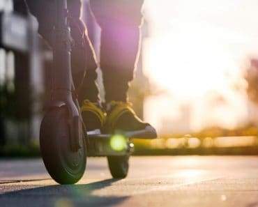 Sfârșit tragic pentru o femeie de 35 de ani, în București. Și-a pierdut viața după ce a căzut de pe o trotinetă electrică