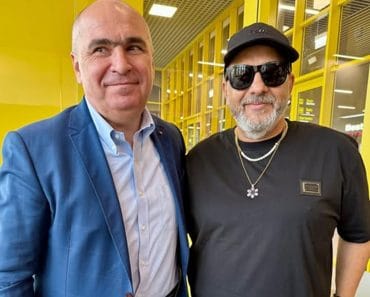 Chitaristul lui Horia Brenciu l-a abordat pe Ilie Bolojan pe aeroport: „Singur la masă, fără SPP, efectiv singur”