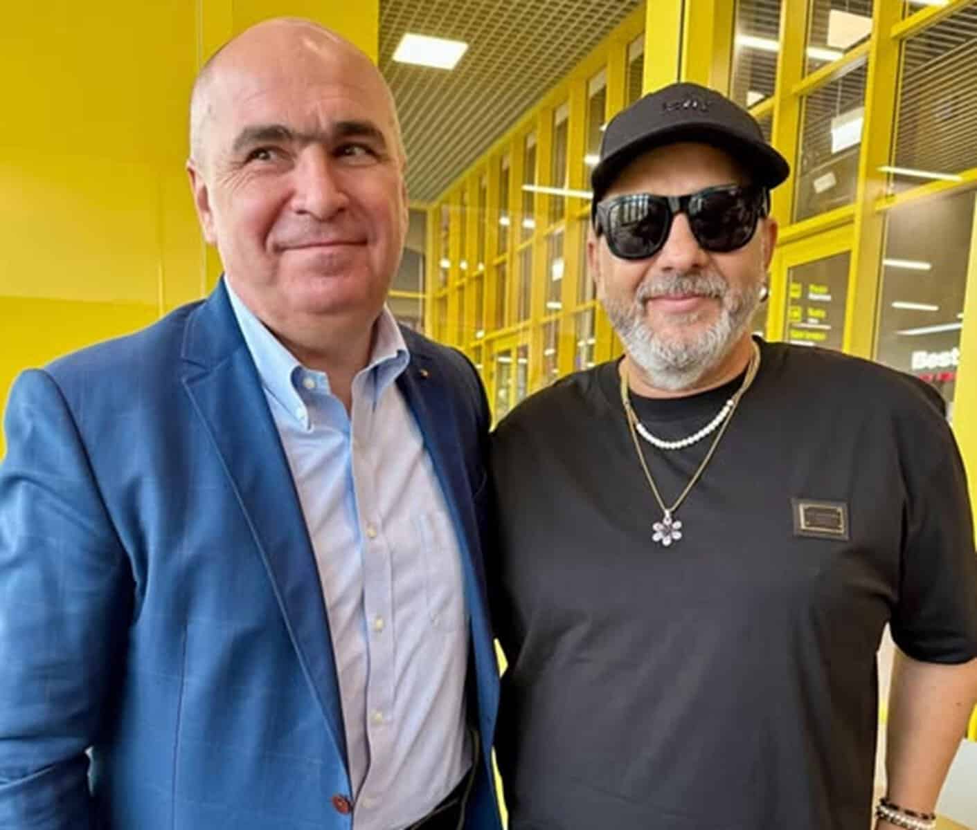 Chitaristul lui Horia Brenciu l-a abordat pe Ilie Bolojan pe aeroport: „Singur la masă, fără SPP, efectiv singur”