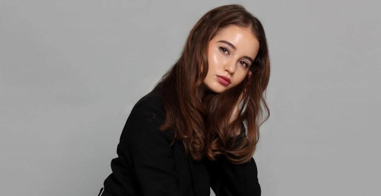 Irina Columbeanu, apariție de revistă la New York. La 19 ani, fiica Monicăi Gabor seamănă tot mai mult cu celebra ei mamă