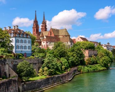 Scandal în Elveția. Asistații social, cazați în hoteluri de lux pe mii de euro pe lună din cauza crizei locuințelor