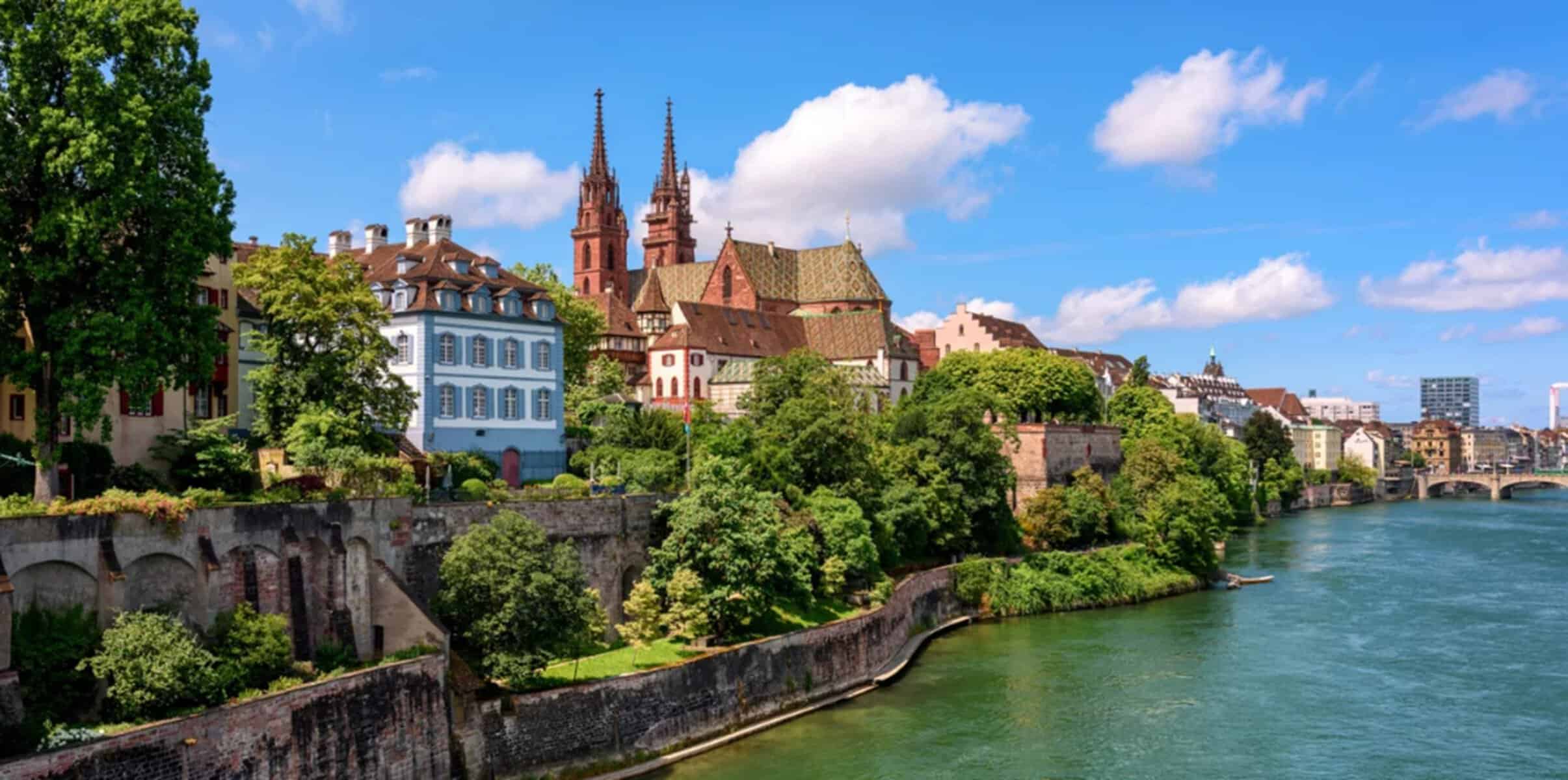 Scandal în Elveția. Asistații social, cazați în hoteluri de lux pe mii de euro pe lună din cauza crizei locuințelor