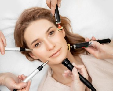 Cosmeticiană de 23 de ani din Sibiu, anchetată. Ar fi făcut proceduri estetice medicale ilegal timp de 5 ani