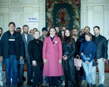 Mai mulți senatori și deputați intrați pe listele POT în Parlament anunță că nu vor vota moțiunea PSD-AUR