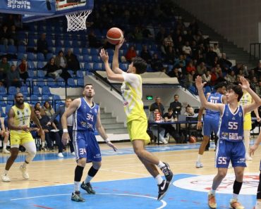 Baschetbaliștii CSM Petrolul joacă în “derbiul suferinței” iar baschetbalistele alPHa vor să evite ultimul loc