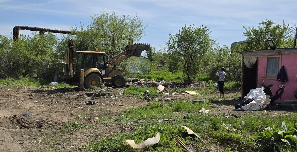 VIDEO: Săracii din „Dallas” scapă de demolare. Au început lucrările la străpungerea Vest-Sud