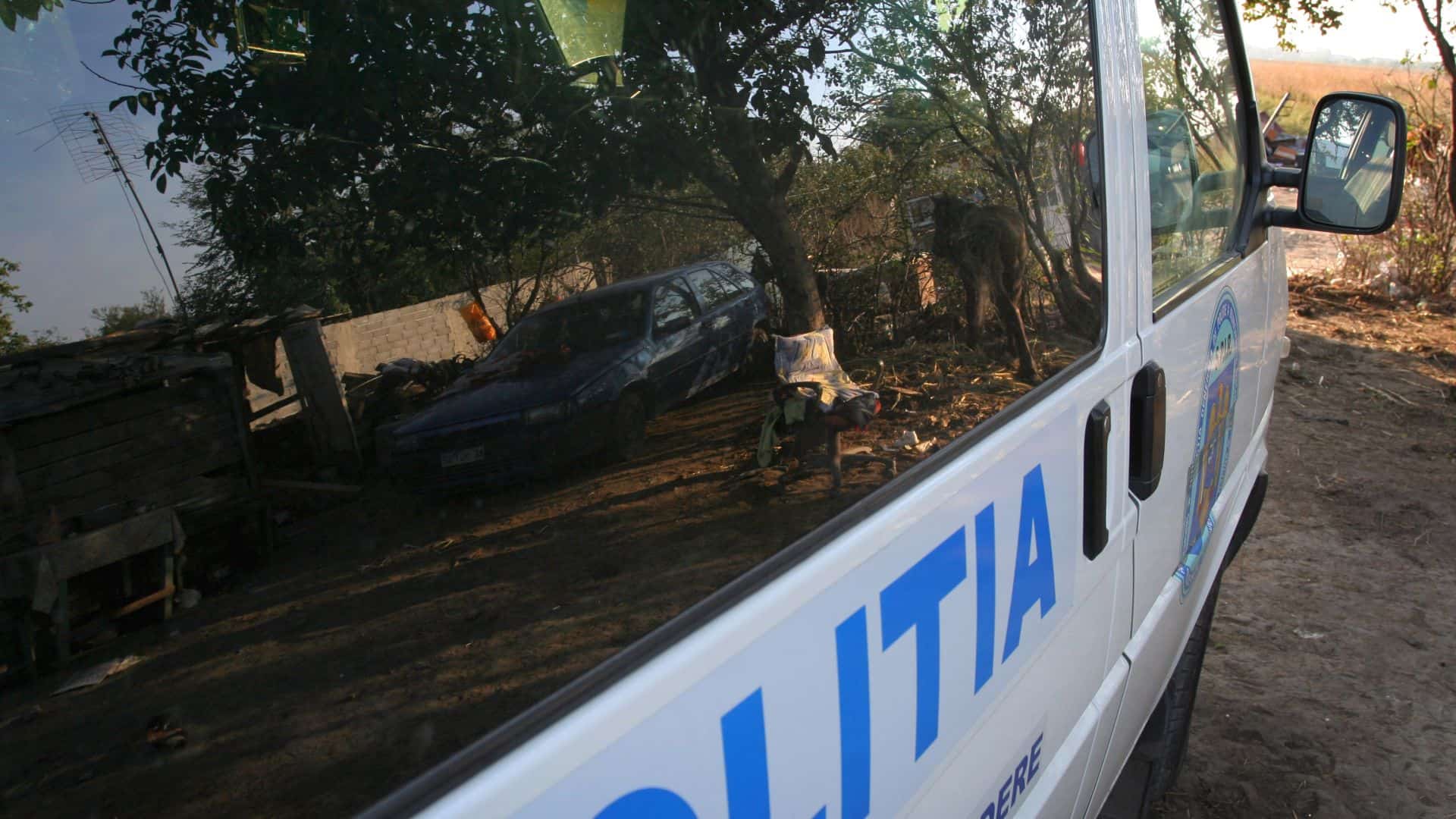 Individ din Prahova, arestat după ce și-ar fi ucis bebelușul de două luni. L-a scuturat zdravăn pentru că plângea