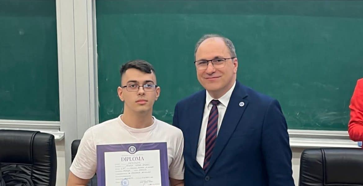 Doi elevi ai C.N. „Mihai Viteazul” Ploiești au reușit performanțe remarcabile la o competiție de Inteligență Artificială