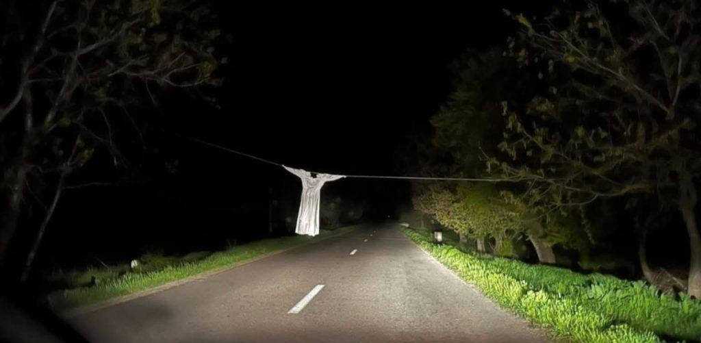 „Glumă” periculoasă pe un drum județean: șoferii, puși în pericol de o improvizație