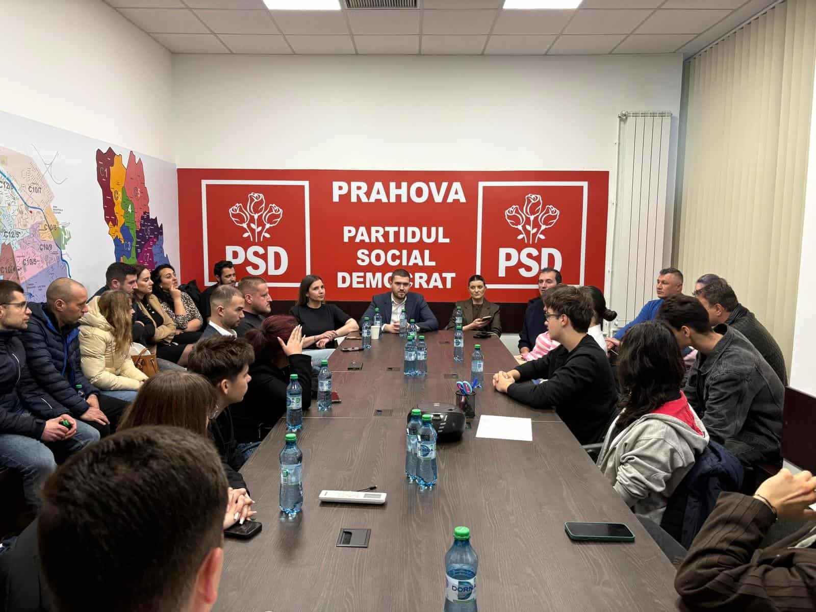 Alegeri la TSD Ploiești/ Cine e noul președinte al tinerilor social-democrați Alegeri la TSD Ploiești/ Cine e noul președinte al tinerilor social-democrați
