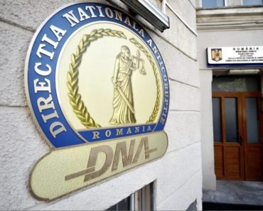 Primarul PNL al unei comune, reținut de procurori. Edilul a luat mită o pereche de adidași și cozonaci