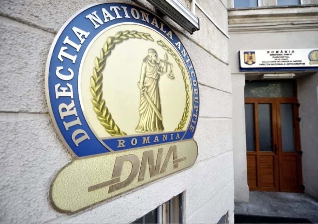 Primarul PNL al unei comune, reținut de procurori. Edilul a luat mită o pereche de adidași și cozonaci Primarul PNL al unei comune, reținut de procurori. Edilul a luat mită o pereche de adidași și cozonaci