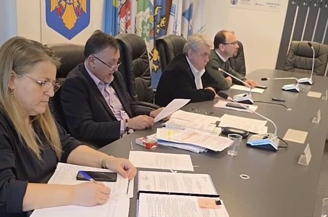 Consilierii locali au aprobat proiectul prin care Parcul Municipal Vest trece sub umbrela Casei de Cultură. 71 de posturi au fost salvate, astfel, de la desființare Consilierii locali au aprobat proiectul prin care Parcul Municipal Vest trece sub umbrela Casei de Cultură. 71 de posturi au fost salvate, astfel, de la desființare