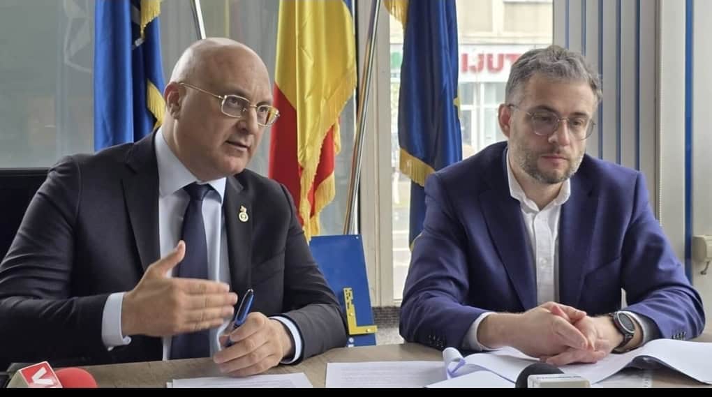 Dispare USR Ploiești? Circ politic într-o organizație-marionetă care nu a făcut nimic pentru ploieșteni