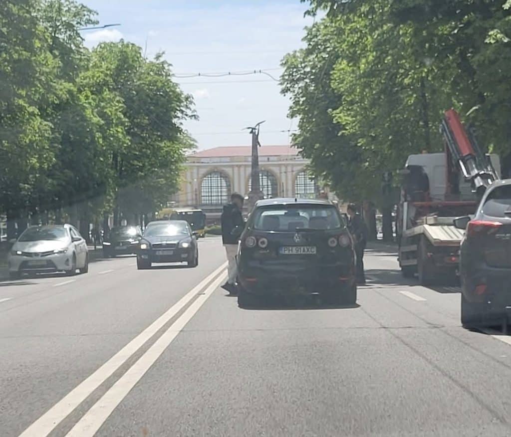 Accident cu trei mașini pe Bulevard, aproape de Gara de Sud