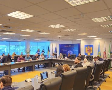 Surse/ Partidele din Consiliul Local s-au înțeles să mute „paranghelia” de pe Bulevard, în Parcul Vest. „Din respect pentru locuitorii din zonă, pe Bulevard rămân activitățile care nu presupun băutură și gălăgie”