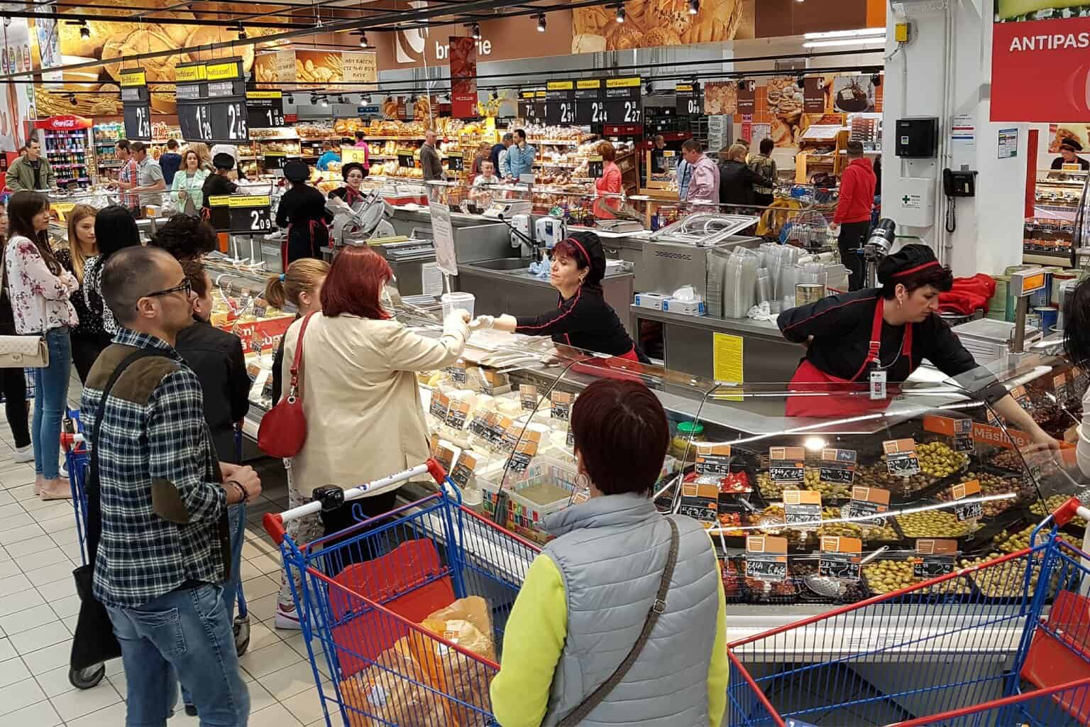 Mulțumim, Ilie Bolojan! Consumul a obosit: scăderea vânzărilor anunță o economie fără tracțiune