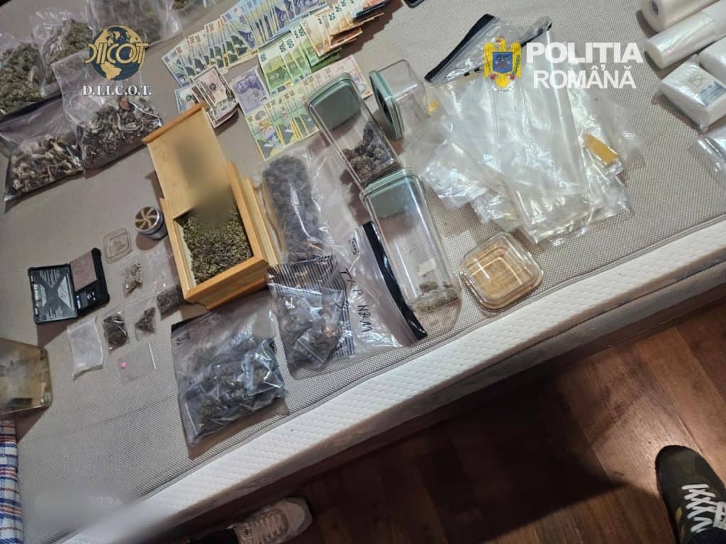 VIDEO: Traficanți de droguri prinși de polițiștii BCCO Ploiești. Trei bărbați arestați preventiv