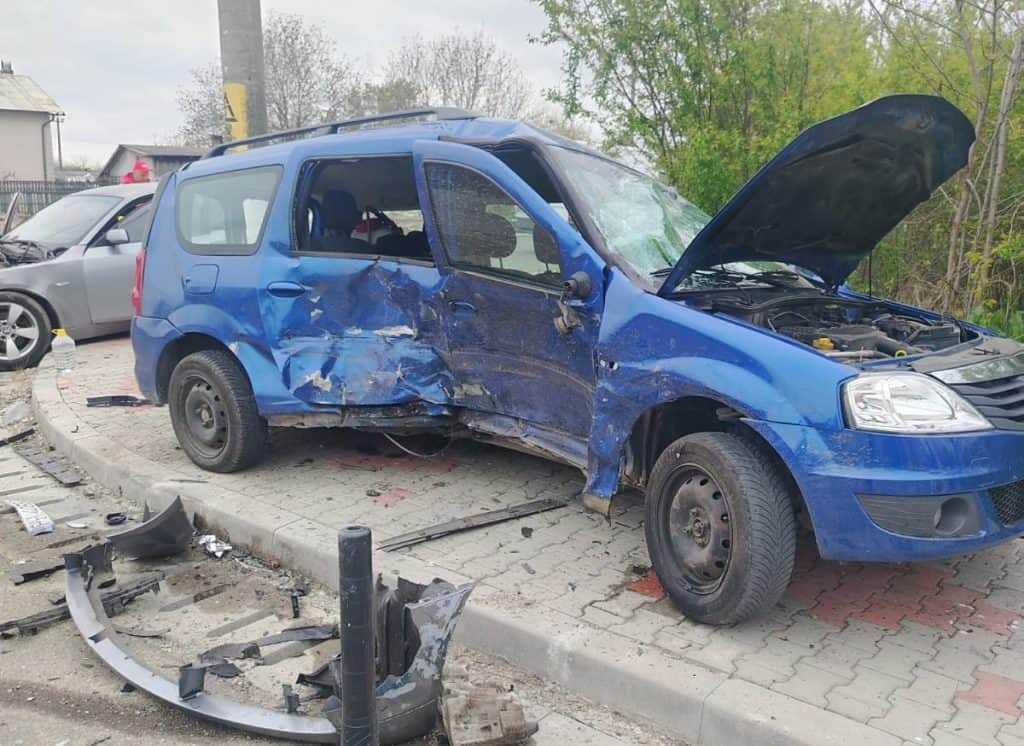 FOTO: Accident la Râfov. Două victime, transportate la spital