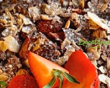 Budincă de cozonac cu căpșuni – Desert rapid și delicios