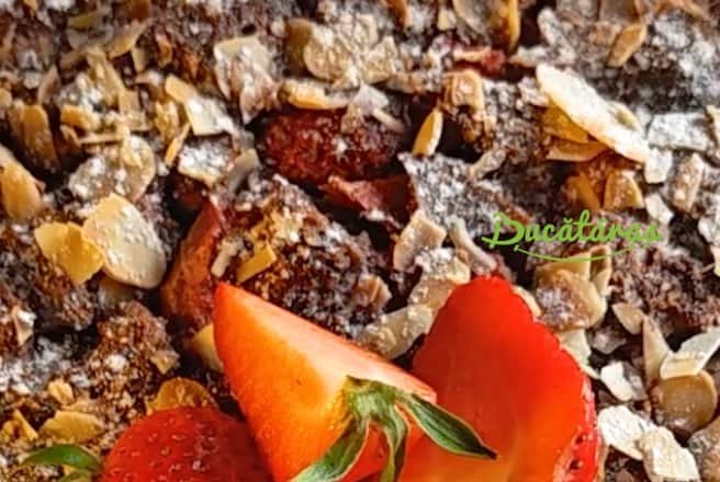 Budincă de cozonac cu căpșuni – Desert rapid și delicios