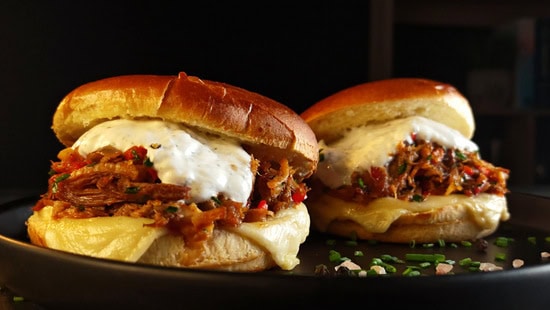 Burger cu carne rămasă – Simplu, rapid și gustos