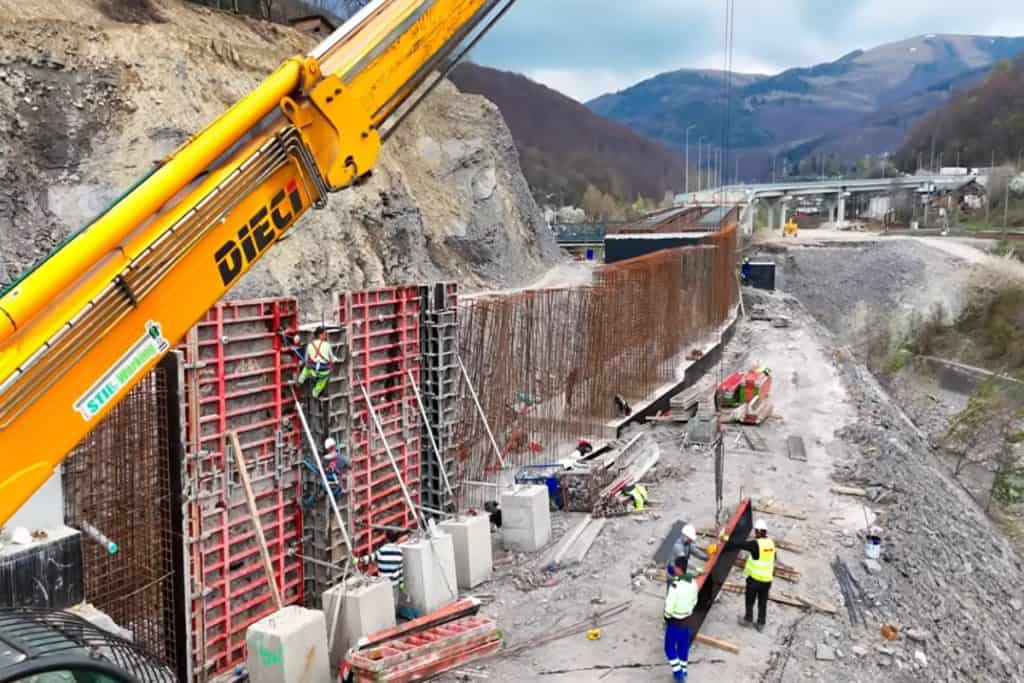 Abonată la bani publici, firma care a câștigat lucrările pentru Centura Comarnic pe vremea lui Iulian Dumitrescu e cercetată de DNA