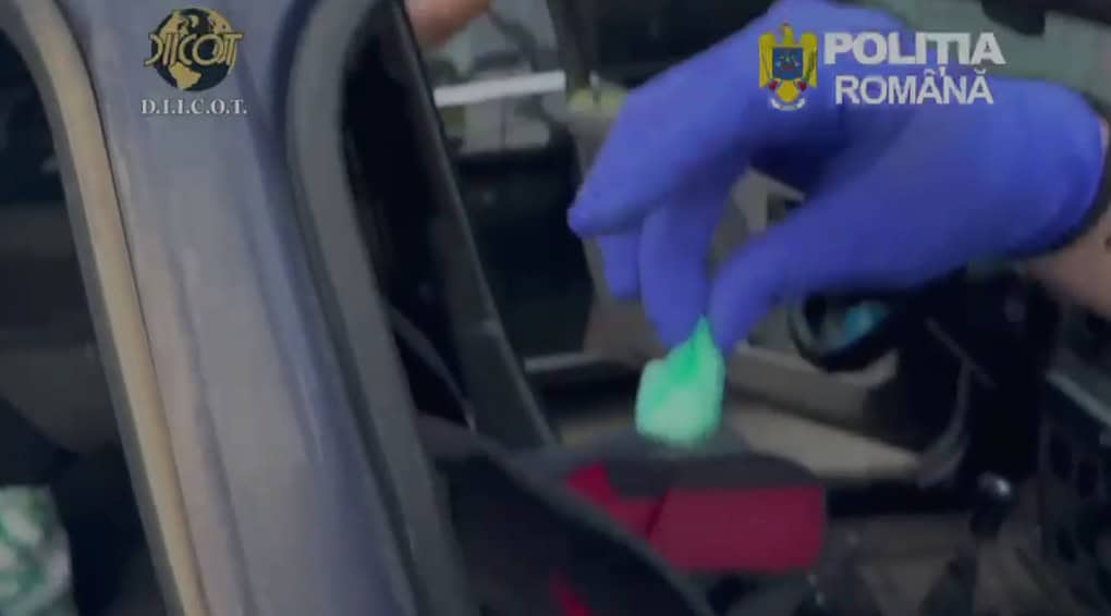 VIDEO: Doi traficanți de droguri prinși în Prahova. Unul, surprins în flagrant