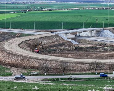 Construcții Erbașu: În timp ce mulți se bucură de planurile de weekend, pe șantierul Suplacu de Barcău – Chiribiș ritmul construcției continuă susținut